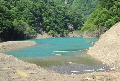 大塔町赤谷せき止め湖